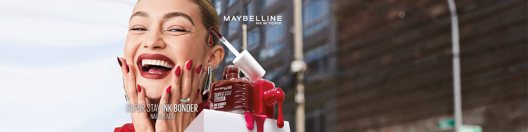 Maybelline Nagellack Flasche mit rotem Nagellack