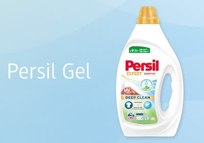 Persil Gel Flasche auf blauem Hintergrund