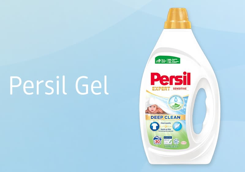 Persil Gel Flasche auf blauem Hintergrund