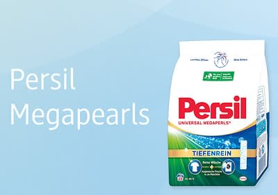 Persil Megaperls Verpackung auf blauem Hintergrund
