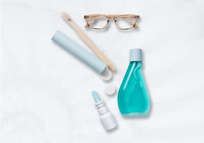 Zahnpflege Set mit Zahnbürste Zahnpasta Mundspülung und Brille