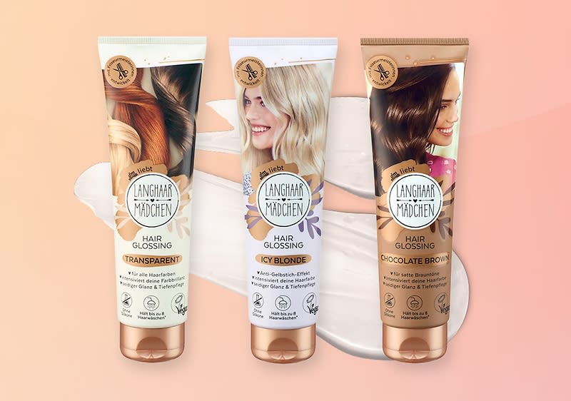Drei Hair Glossing Tuben von Langhaarmädchen auf rosa Hintergrund