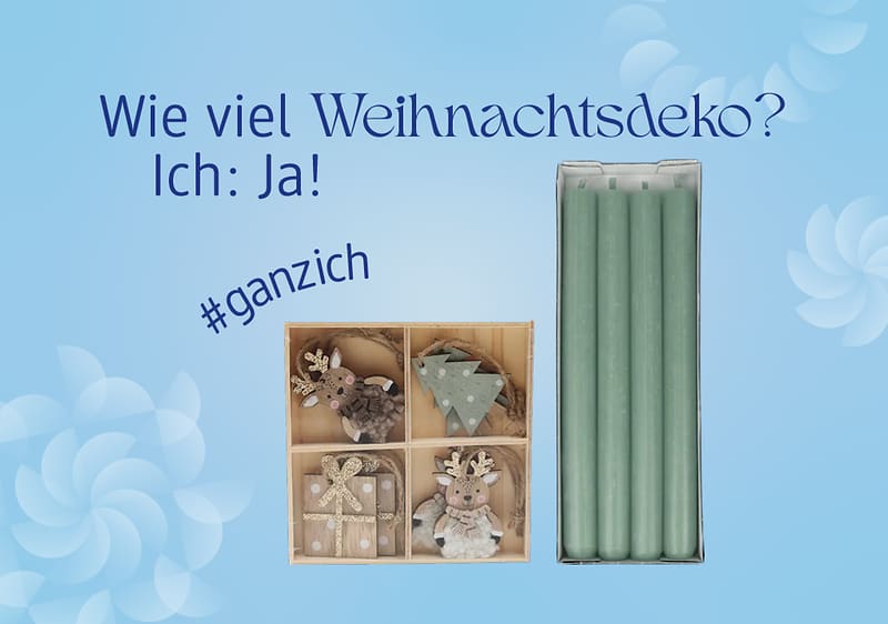 Ein Holzfach mit Weihnachtsdeko, darunter ein Rentier und ein Baum, daneben grüne Kerzen. Text: „Wie viel Weihnachtsdeko? Ich: Ja! #ganzich“