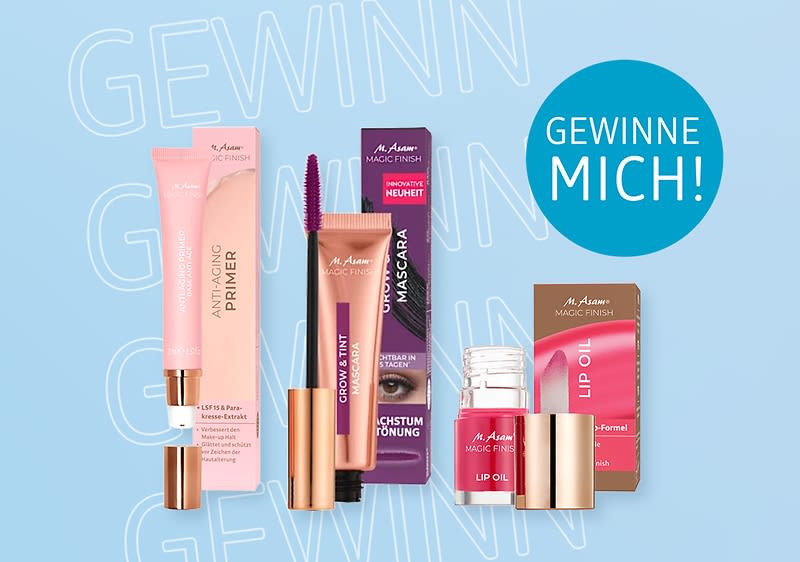Mehrere Kosmetikprodukte von Asam, darunter Primer, Mascara und Lip Oil, vor einem blauen Hintergrund mit dem Text „Gewinne mich!“