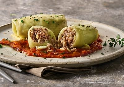 Vegane Kohlrouladen mit Tomatensauce
