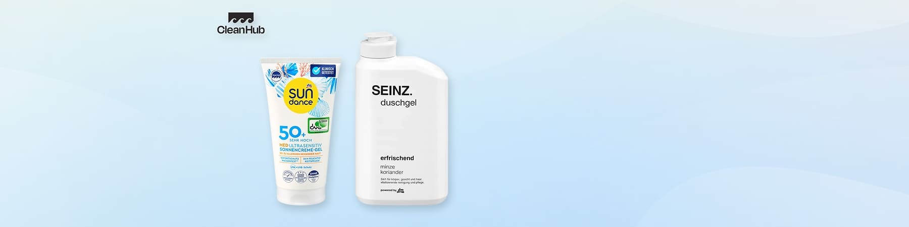 Das Logo von CleanHub, links eine Tube Sun Dance Sonnencreme-Gel mit LSF 50, rechts eine weiße Flasche Seinz. Duschgel mit Minze und Koriander