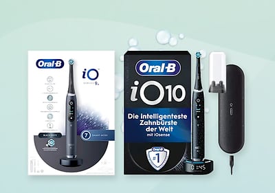 Produktverpackung einer Oral-B iO Series 9 Zahnbürste mit der Aufschrift „Die intelligenteste Zahnbürste der Welt mit iOSense“ und Zubehör.