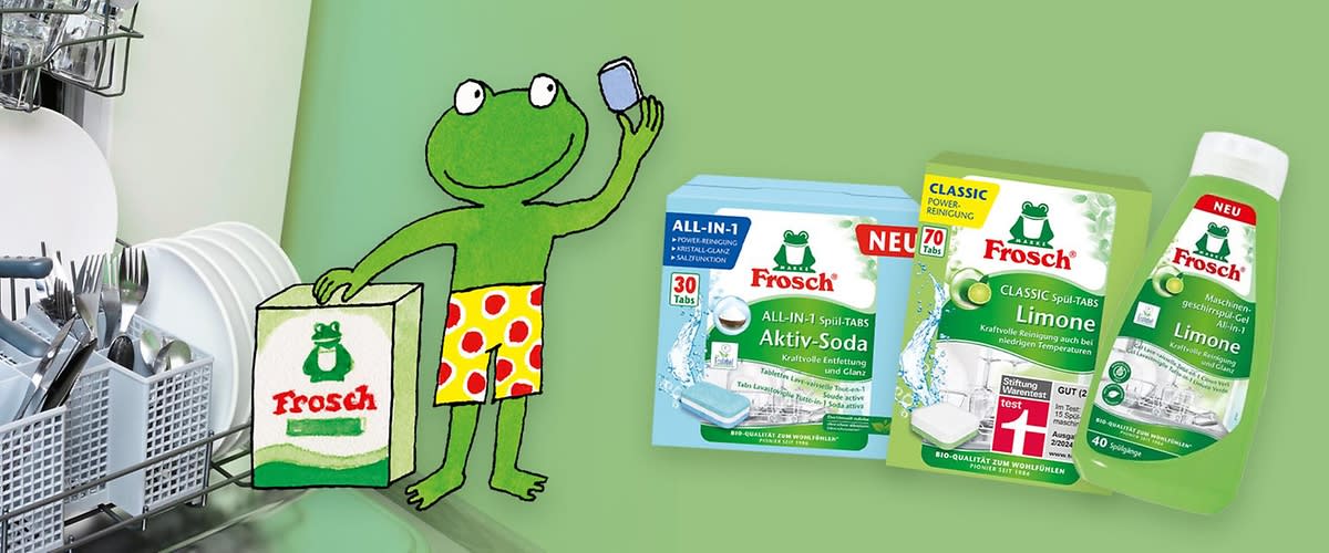 Ein grüner Frosch in gepunkteter Hose hält eine Spülmaschinentablette. Daneben eine geöffnete Spülmaschine und eine Packung mit 30 Tabs.