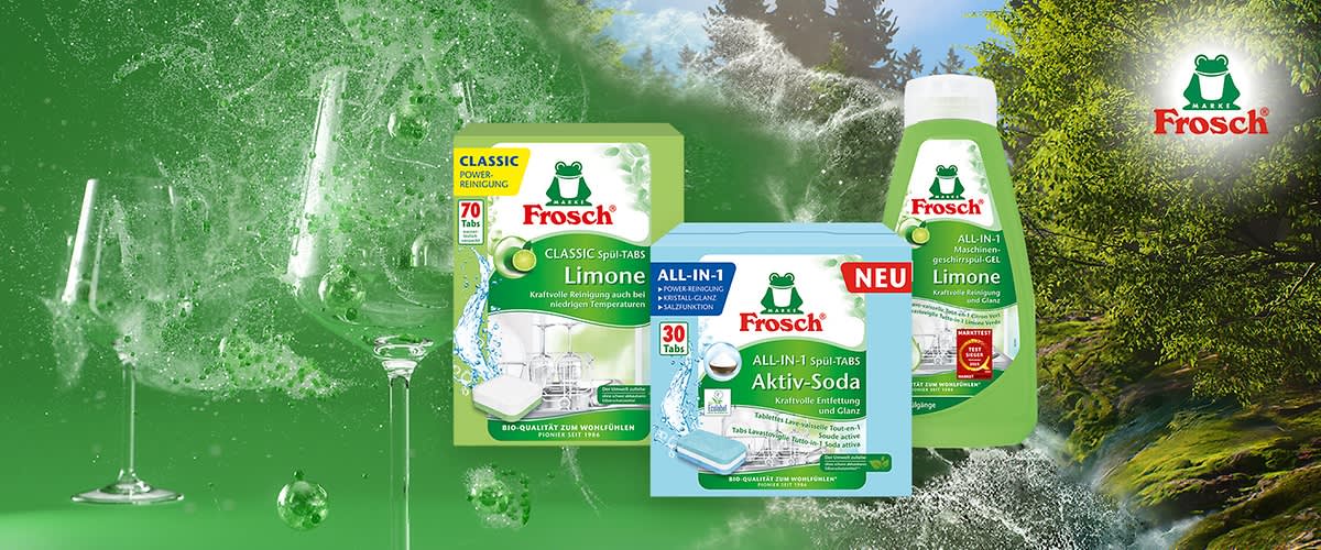 Drei Frosch-Produkte vor einem Naturhintergrund: Spül-Tabs Limone, All-in-1 Aktiv-Soda Tabs und Spülmittel Limone.