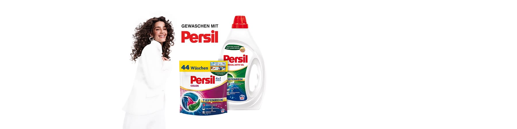 Eine Frau in weißer Kleidung neben Persil-Produkten: ein Waschmittelbeutel für 44 Wäschen und eine Flasche Persil Aktiv Gel.
