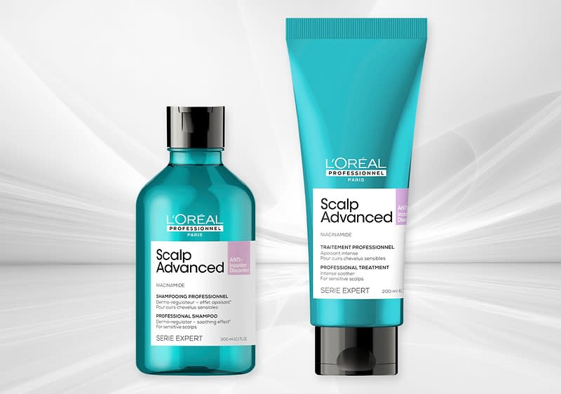 Zwei türkisfarbene L’Oréal Scalp Advanced Produkte nebeneinander: links eine klare Flasche mit schwarzem Verschluss, rechts eine Tube mit schwarzem Drehverschluss, sichtbare Aufschrift „Scalp Advanced“ und „L’Oréal Professionnel“