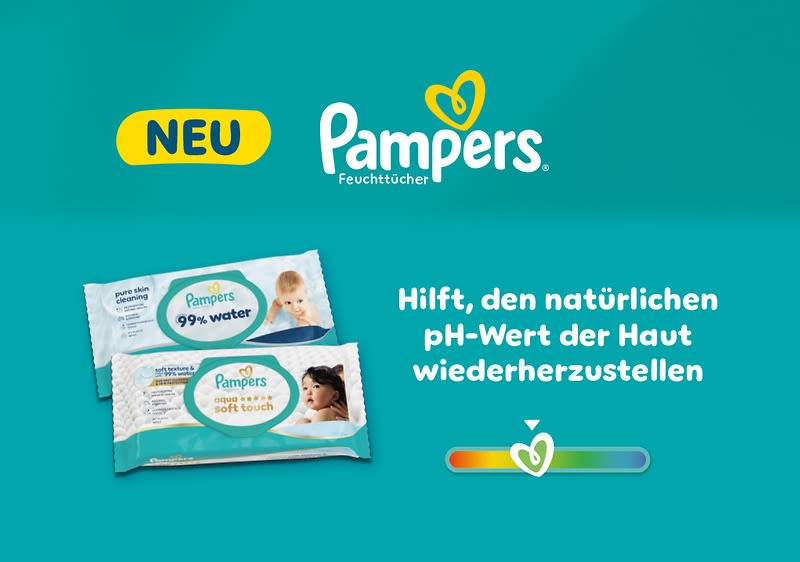 Türkisfarbener Werbehintergrund mit zwei Pampers-Feuchttuch-Packungen links, gelbem NEU-Badge oben links, rechts Text Hilft, den natürlichen pH‑Wert der Haut wiederherzustellen und darunter ein farbiger pH‑Skalen-Balken mit Herzsymbol