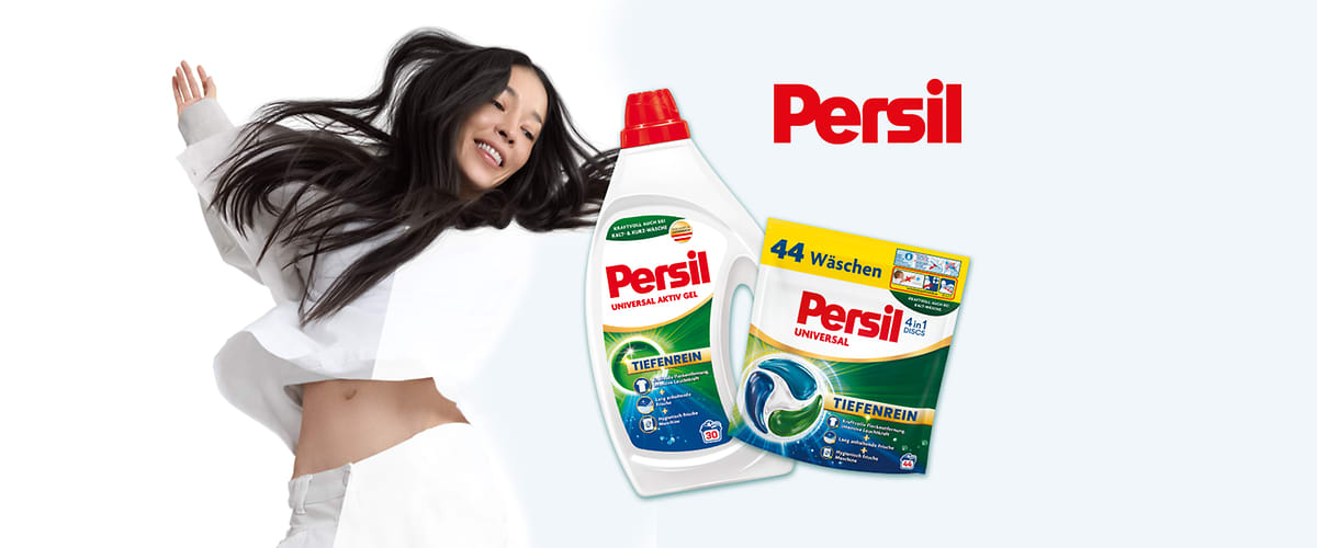 Frau mit wehendem dunklem Haar und weißer Kleidung, daneben eine weiße Flasche Persil Flüssigwaschmittel und eine Packung Persil Pulver „44 Wäschen“, rotes Persil-Logo oben rechts