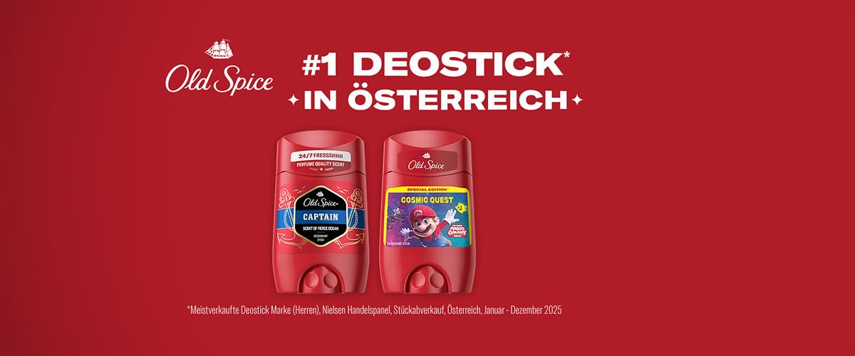 Zwei rote Old Spice Deosticks nebeneinander vor rotem Hintergrund, links „Captain“ mit blauem Etikett, rechts „Cosmic Quest“ mit buntem Comic-Etikett und Slogan „#1 Deostick in Österreich”