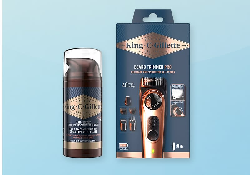 King C. Gillette Beard Trimmer Pro Barttrimmer in kupferfarben mit schwarzem Griff auf Verpackung rechts, links daneben braune Pflegecreme-Dose mit durchsichtiger Kappe und Gold-Label, auf Packung abgebildete Aufsätze und Beschriftung Beard Trimmer Pro und 40 length settings