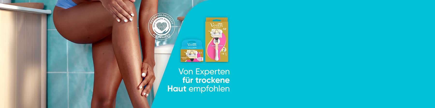 Frauenbein in Bad sitzt auf Toilettenrand, links oben Siegel „DERMATOLOGICALLY ACCREDITED“, rechts zwei gelbe Gillette Venus Rasierpackungen, darunter Text „Von Experten für trockene Haut empfohlen“