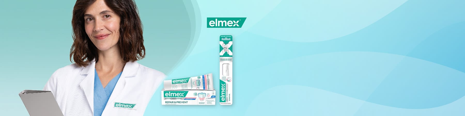 Ärztin in weißem Kittel mit elmex-Logo links und rechts drei elmex-Produkte: Zahncreme „elmex Repair & Prevent“ im Karton, aufgestellte Tube und eine einzelne Interdentalbürste in Verpackung