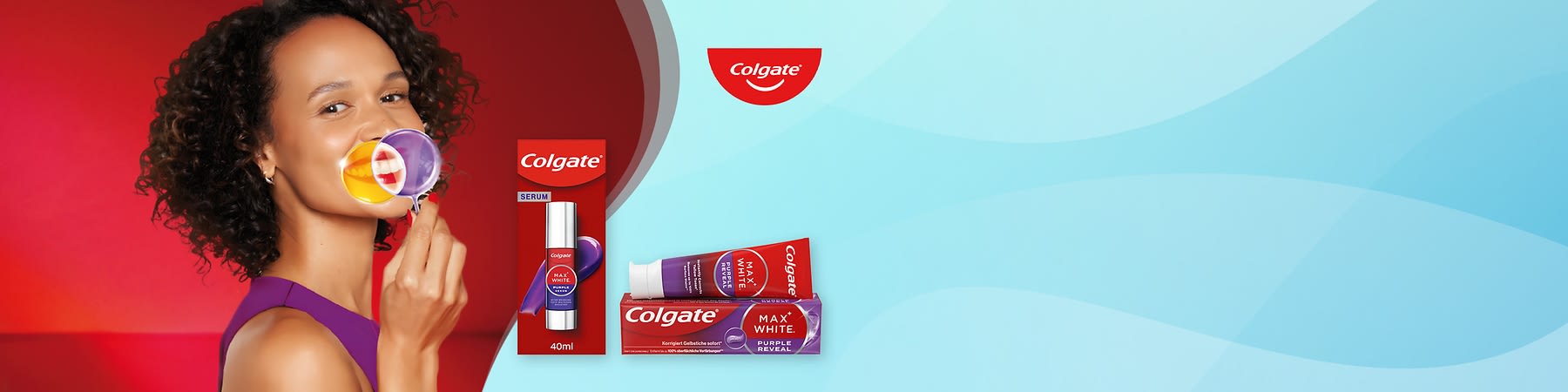 Lächelnde Frau hält eine runde Farbpalette vor den Zähnen, rechts Colgate-Logo und drei Colgate-Produkte: rotes Serumpaket 40 ml, rote Tube und lila Verpackung „Max White Purple Reveal“