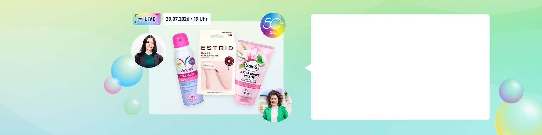 Pastellgrüner Hintergrund mit drei Produkten in der Mitte: links eine rosa-weiße Dose „Vionell Venus Magic Rasiergel“, mittig eine Verpackung „ESTRID the mini razor & case set“ mit rosa Rasierer, rechts eine rosa Tube „Balea After Shave Pflege“; oben links Textfeld „29.07.2026 • 19 Uhr“ und „dm LIVE“, oben rechts rundes Logo „50 Jahre dm“, unten links Porträt einer dunkelhaarigen Frau, unten rechts Porträt einer lächelnden Frau mit lockigen Haaren und grünem Blazer