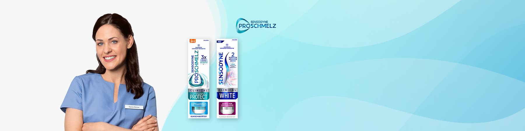 Eine lächelnde Frau in hellblauem Pflegekittel links, rechts zwei Sensodyne ProSchmelz Zahnpastatuben nebeneinander: links „Protect“ mit blauem Design und Aufschrift „3x Schutz“, rechts „White“ mit violettem Akzent und Aufschrift „Schützt vor Verfärbungen“, oben rechts das Sensodyne ProSchmelz Logo