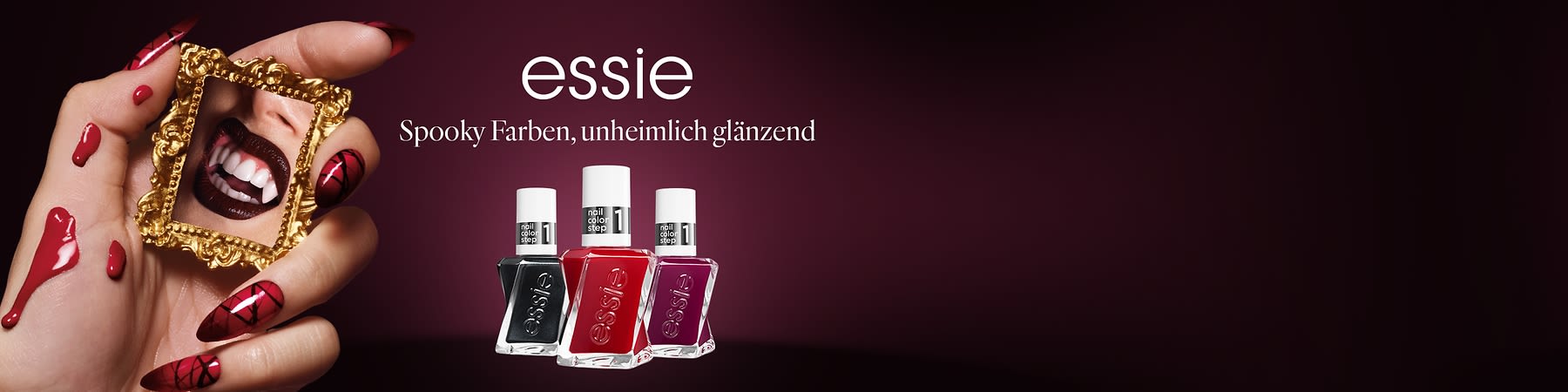 Drei Essie Nagellackflaschen in Schwarz, Dunkelrot und Dunkelviolett vor dunklem Hintergrund, darüber großer Markenname „essie“ und der Slogan „Spooky Farben, unheimlich glänzend“