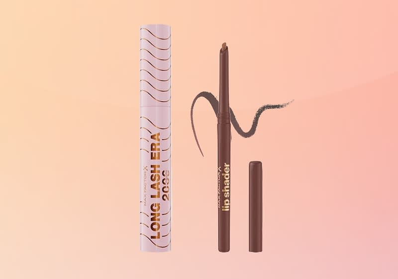 Zweiteiliges Augen-Make-up: links eine zylindrische, rosa-weiße Verpackung mit goldenen Wellen und der Aufschrift „LONG LASH ERA 2023“, rechts ein brauner Lip Shader Stift mit abgenommenem Deckel und einer geschwungenen Farbspur neben der Spitze