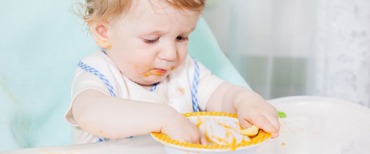 Baby isst Brei