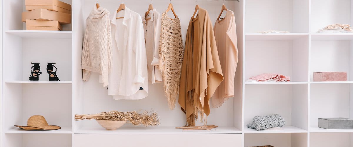 Ordnung in den Kleiderschrank bringen