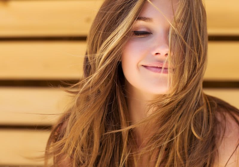 Frau mit blonden Haaren
