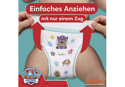 Pampers Pants lassen sich leicht an- und ausziehen.