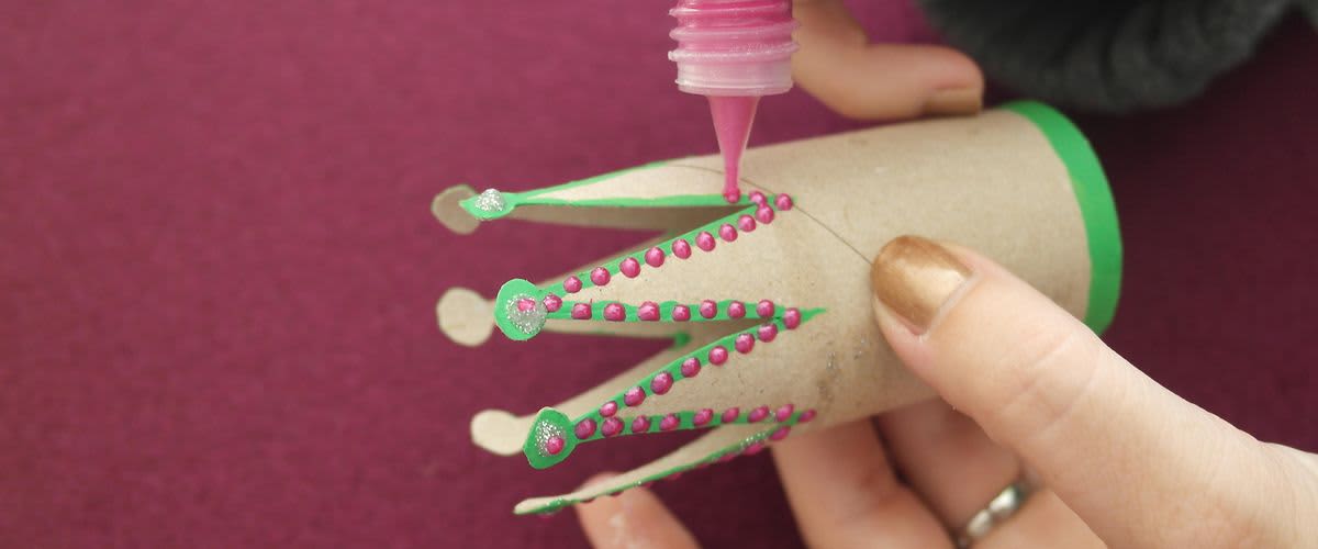 Krone aus Klopapierrolle