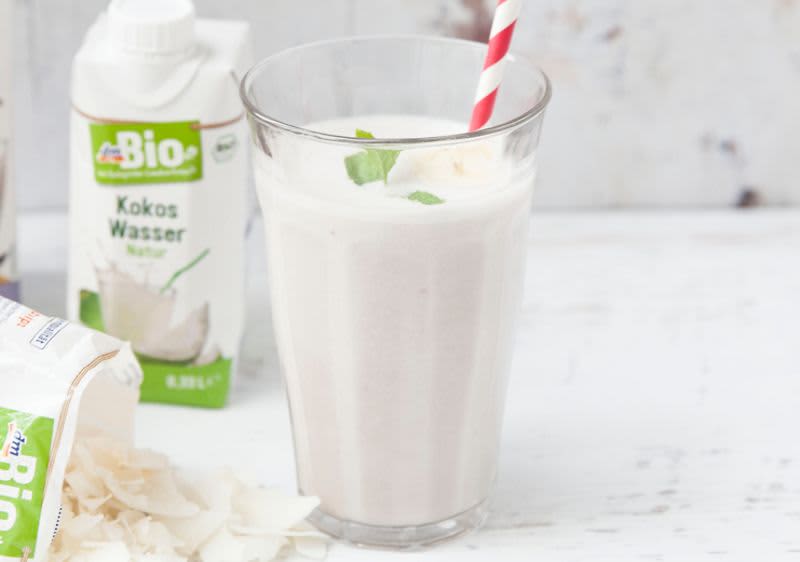 Weiße Smoothies für heiße Sommertage