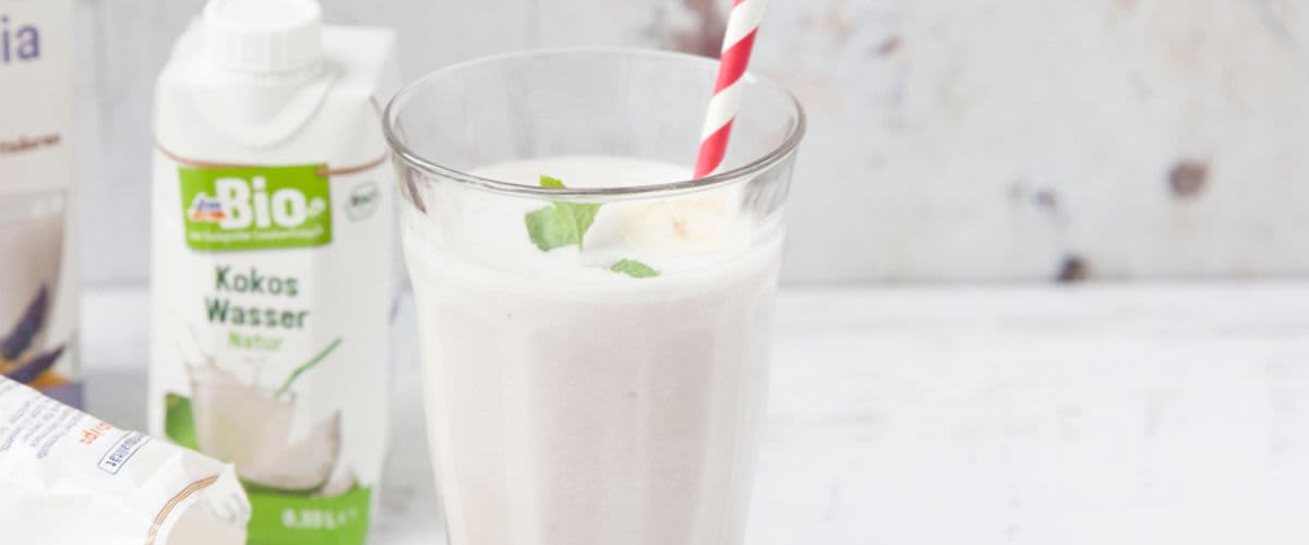 Weiße Smoothies für heiße Sommertage