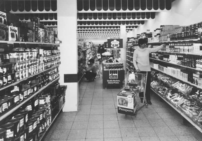 Ladenbau in der ertsen dm Filiale in Linz