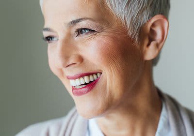 Frau mit blonden Haaren