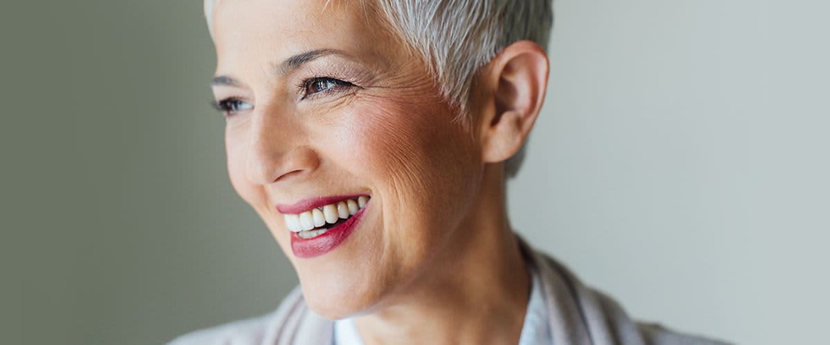 Frau mit blonden Haaren