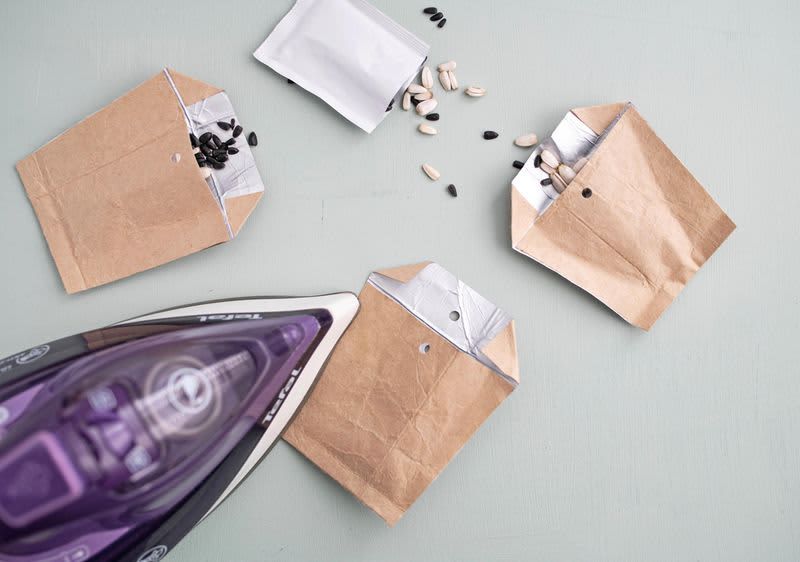 Bügeleisen und Tetrapak-Tüten