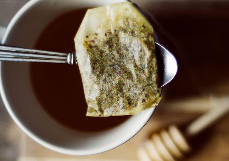 Löffel mit Teebeutel