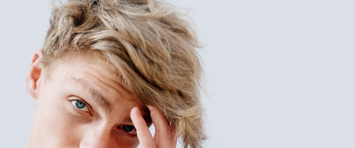 Mann mit gestyltem Haar