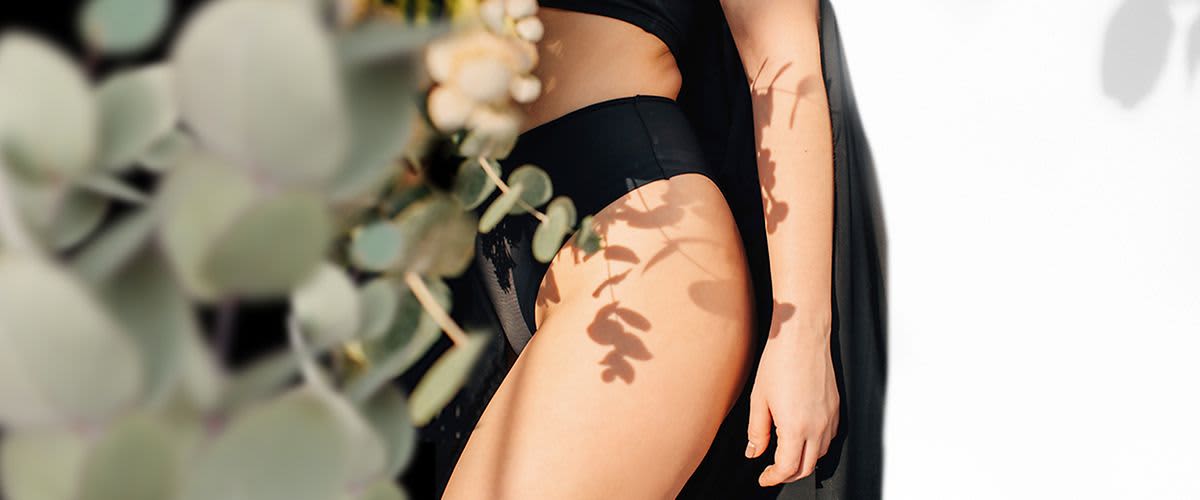 Frau im Schattenspiel