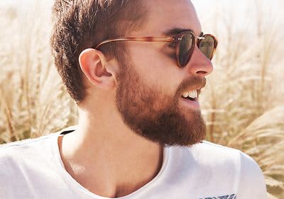 Mann mit Sonnenbrille