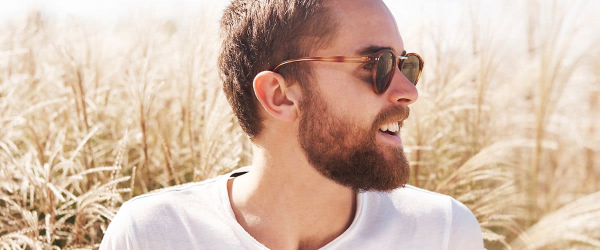 Mann mit Sonnenbrille