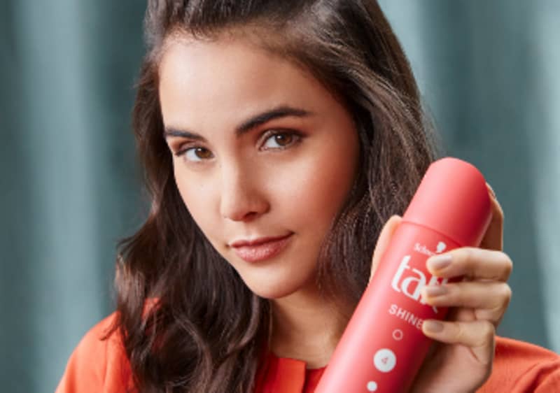 Fixieren mit dem Taft Glanz Haarspray