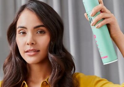 Style mit Taft Haarspray fixieren