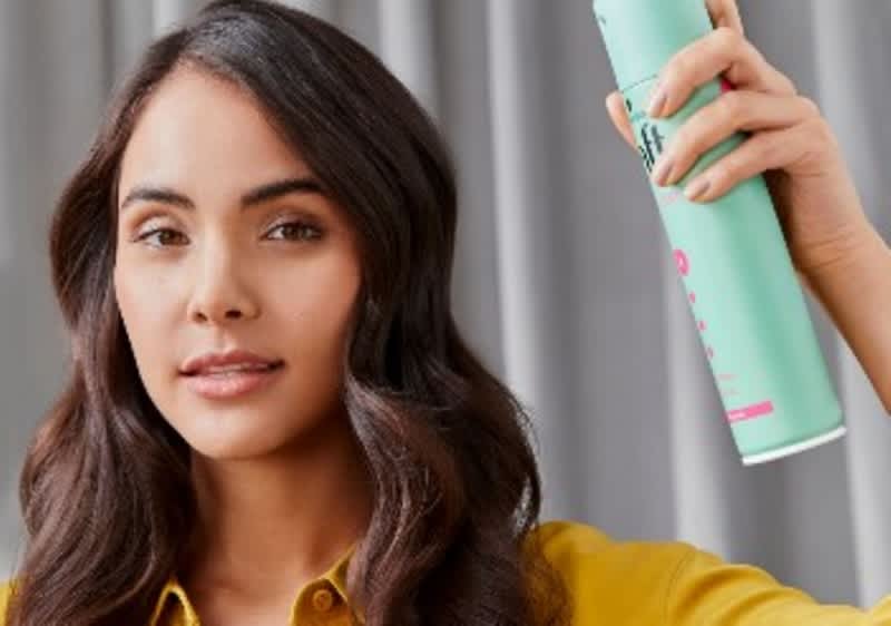 Style mit Taft Haarspray fixieren