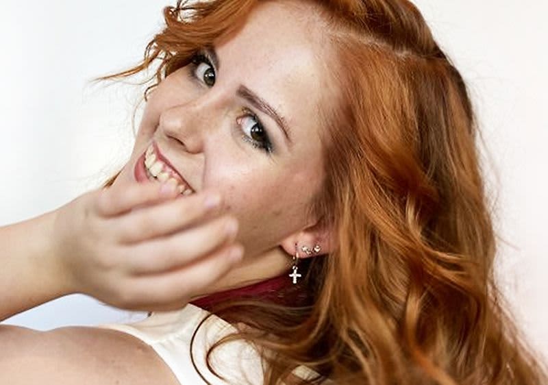 Frau bei Gesichtsbehandlung