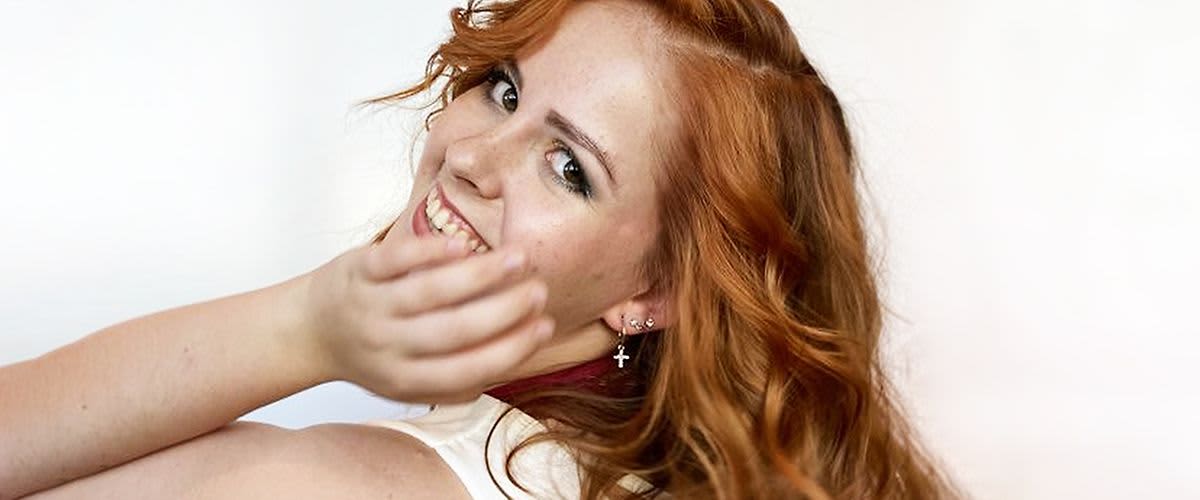 Frau bei Gesichtsbehandlung