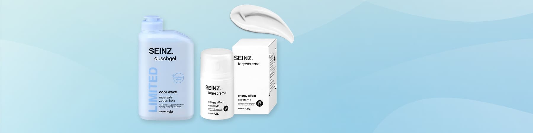 Zwei weiße Pflegeprodukte der Marke SEINZ.: links eine größere Flasche Duschgel „cool wave“ mit Aufschrift „LIMITED“ und Zusatztext „meersalz zedernholz“, rechts eine Dose Tagescreme „energy effect elektrolyte“ mit passender weißer Verpackung und Cremetupfer oben rechts