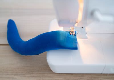 Strümpfe und Nähmaschine