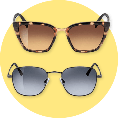 Zwei Sonnenbrillen auf gelbem Hintergrund